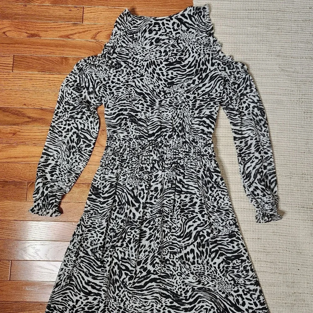 Michael Kors Long Sleeve Dress Black White Cold Shoulder Midi‎ Tassel Prep S